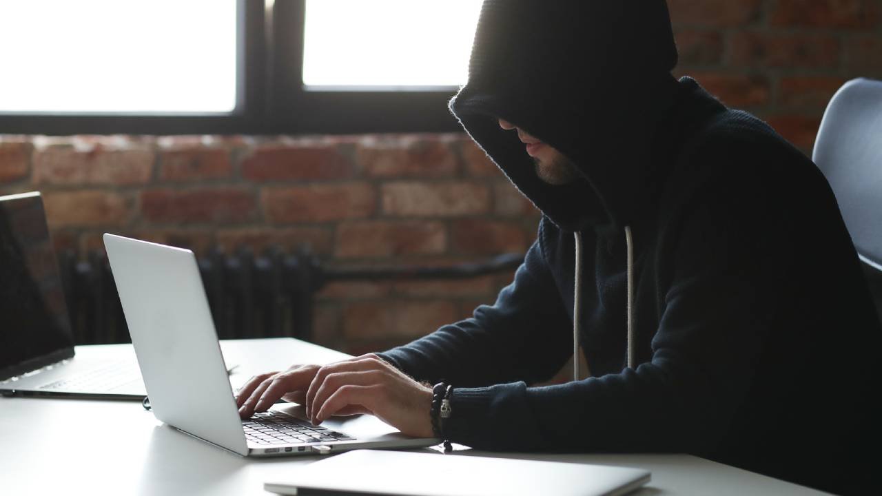 ¿Te han quitado dinero de tu cuenta bancaria? Te explicamos qué es el phishing y como se reclama